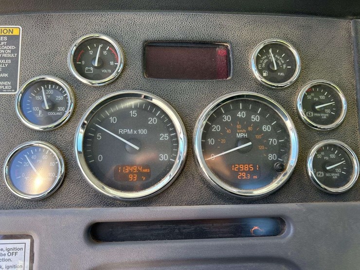 2015-peterbilt-367-image-11