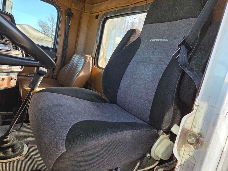 1994-freightliner-semi-image-46