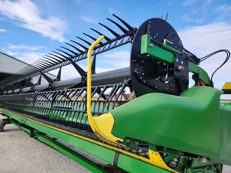 2024-john-deere-35-image-1