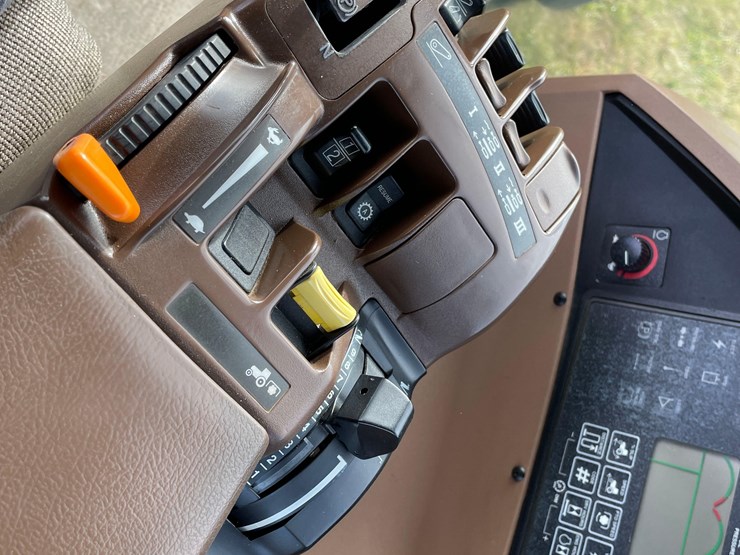 2005-john-deere-8420-image-18