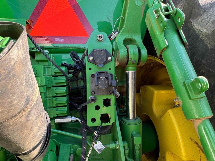 2013-john-deere-8285r-image-10