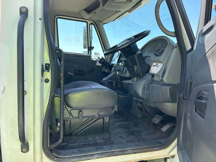 2010-international-durastar-4300-image-12