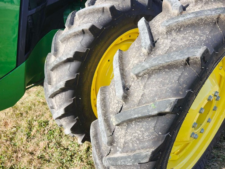 2022-john-deere-8r-310-image-3