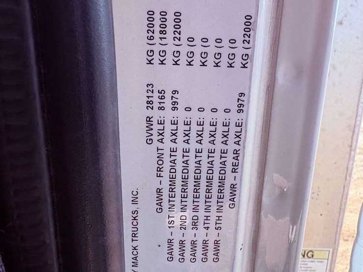 2019-mack-granite-gr64f-image-91