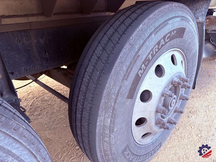 2019-mack-granite-gr64f-image-32