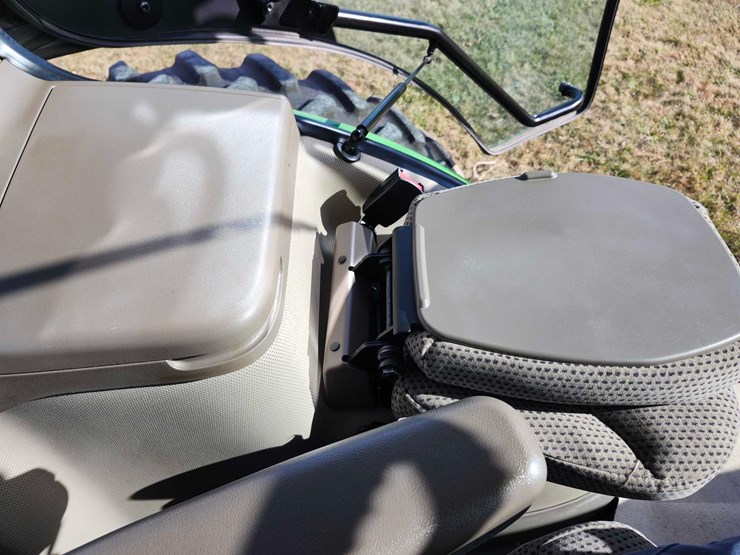 2012-john-deere-8285r-image-29