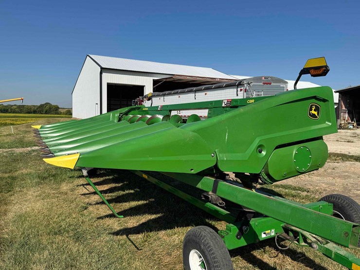 2024-john-deere-c8r-image-1