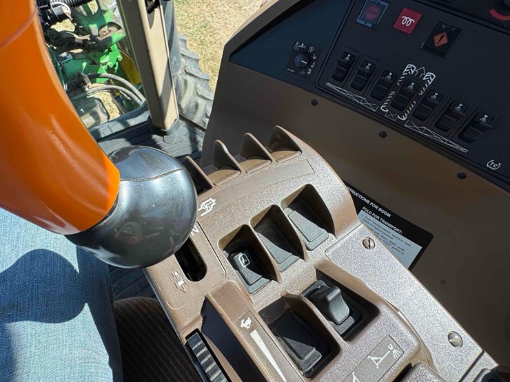 2011-john-deere-4730-image-38