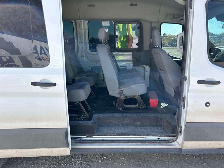 2017-ford-transit-350-passenger-van-image-23