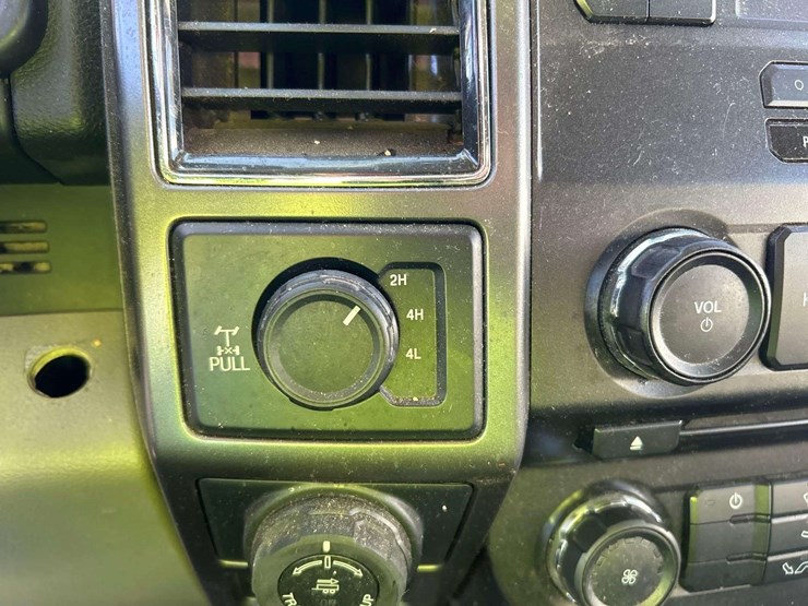 2017-ford-f150-image-16