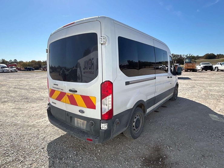 2017-ford-transit-350-passenger-van-image-4