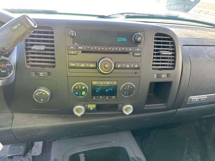 2010-gmc-1500-image-16