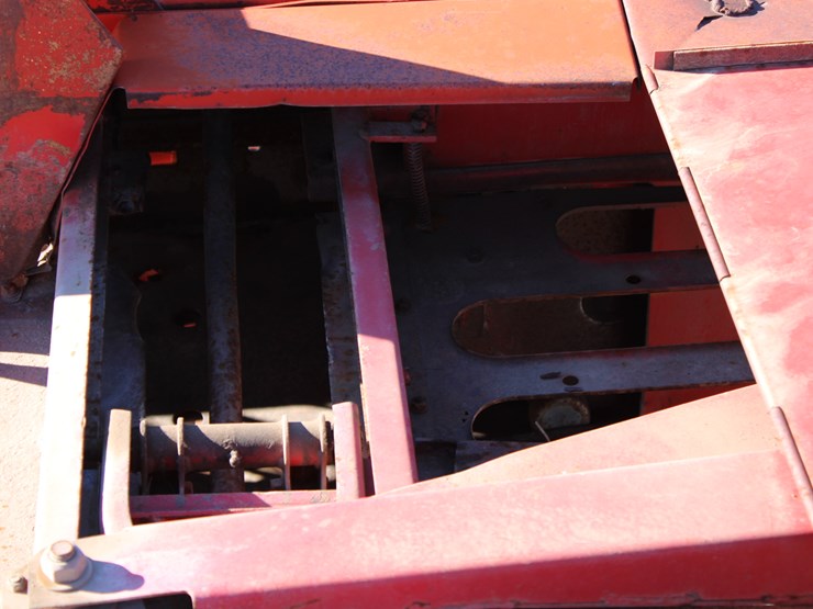 new-holland-273-image-35