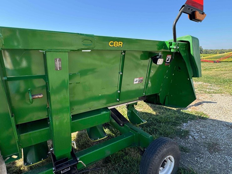 2024-john-deere-c8r-image-9