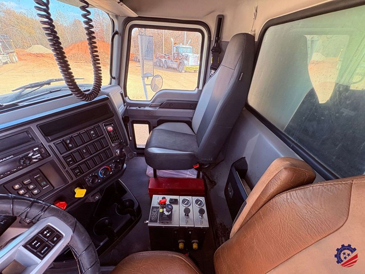 2019-mack-granite-gr64f-image-76