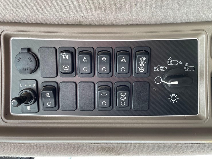 2014-case-ih-5130-image-54