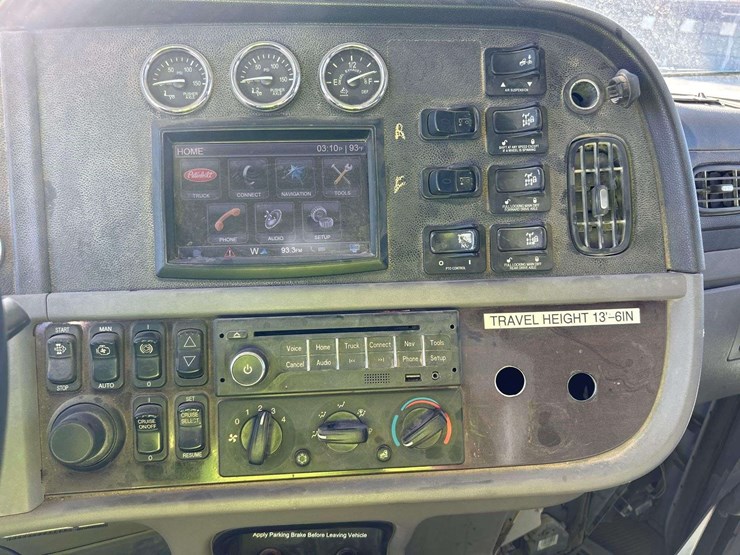 2015-peterbilt-367-image-13