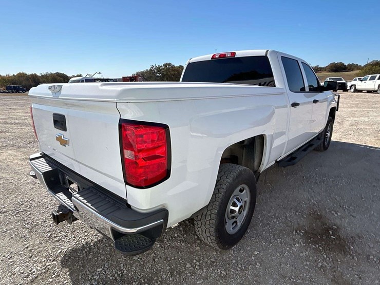 2017-chevrolet-silverado-2500-image-3