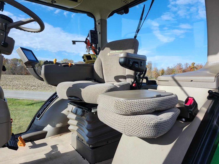 2012-john-deere-8285r-image-22