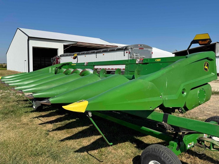 2024-john-deere-c8r-image-2