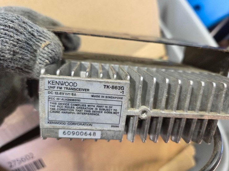 (7)-kenwood-radios-w/-antennas-image-3
