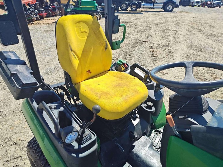 2019-john-deere-1025r-image-15