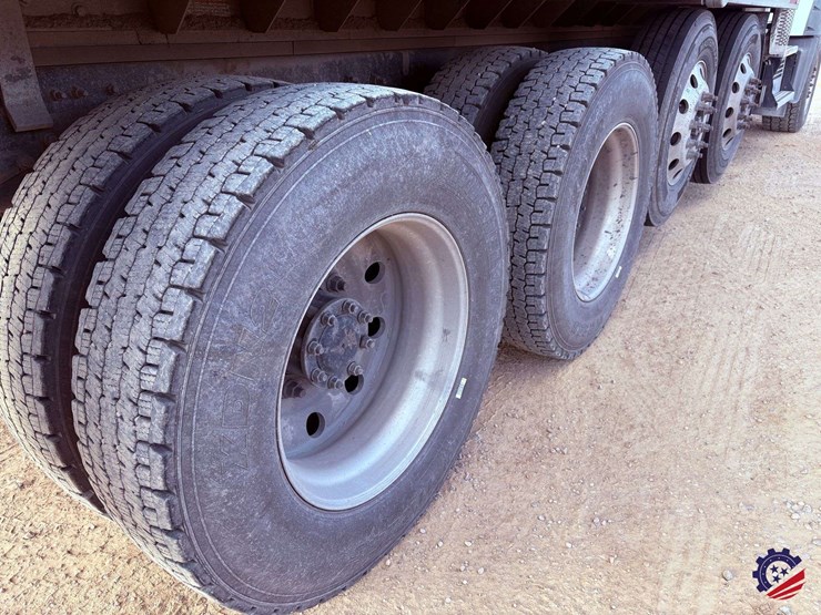 2019-mack-granite-gr64f-image-26