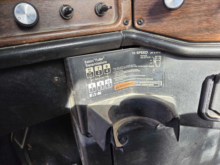 1994-freightliner-semi-image-49