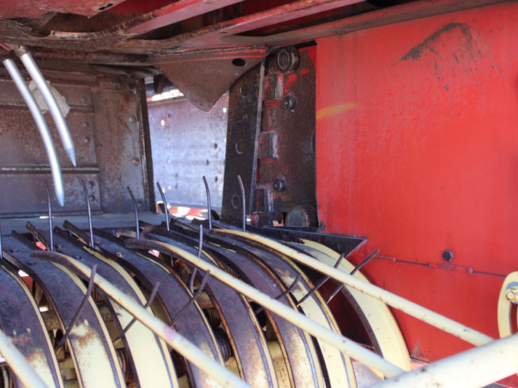 new-holland-273-image-43