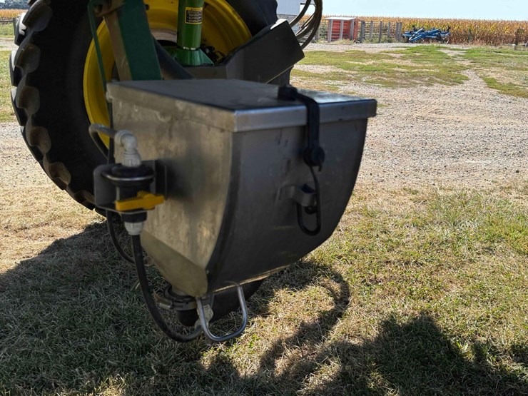 2011-john-deere-4730-image-18
