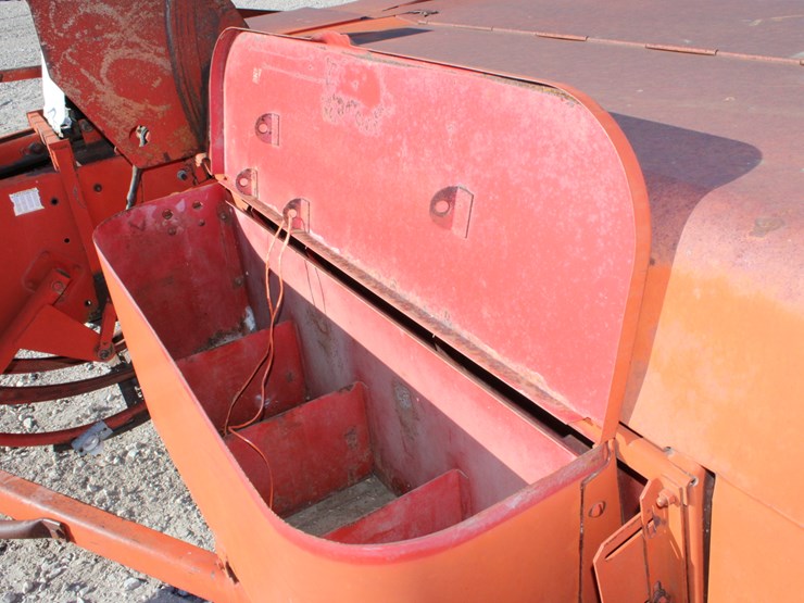 new-holland-273-image-32