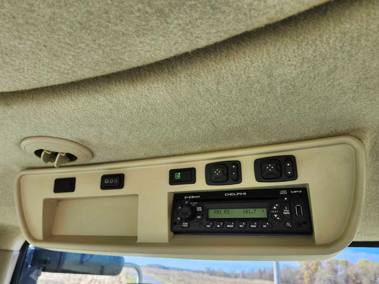 2012-john-deere-8285r-image-25