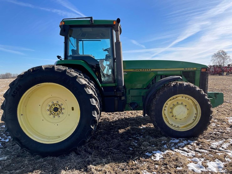 john-deere-8200-image-32