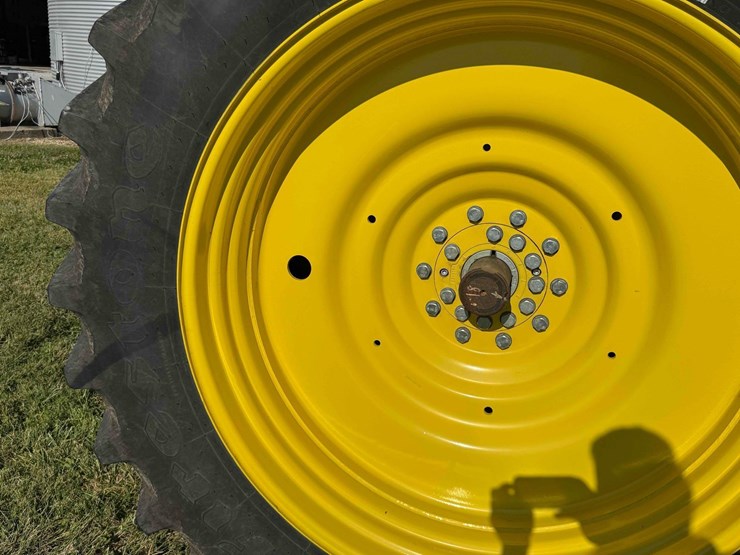 2013-john-deere-8285r-image-16