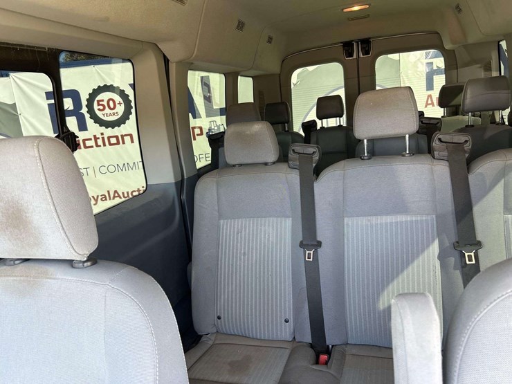 2017-ford-transit-350-passenger-van-image-19