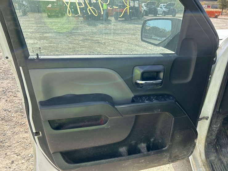 2017-chevrolet-silverado-1500-image-12