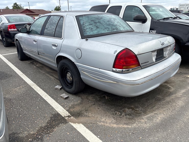 #5008-•-2002-ford-crown-victoria-|-for-parts/repairs-image-4