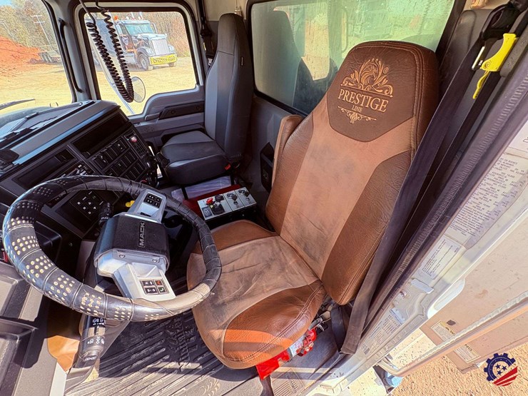 2019-mack-granite-gr64f-image-77