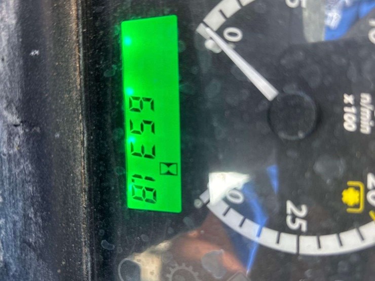 2016-john-deere-5055e-4wd-59hp-utility-tractor-image-6