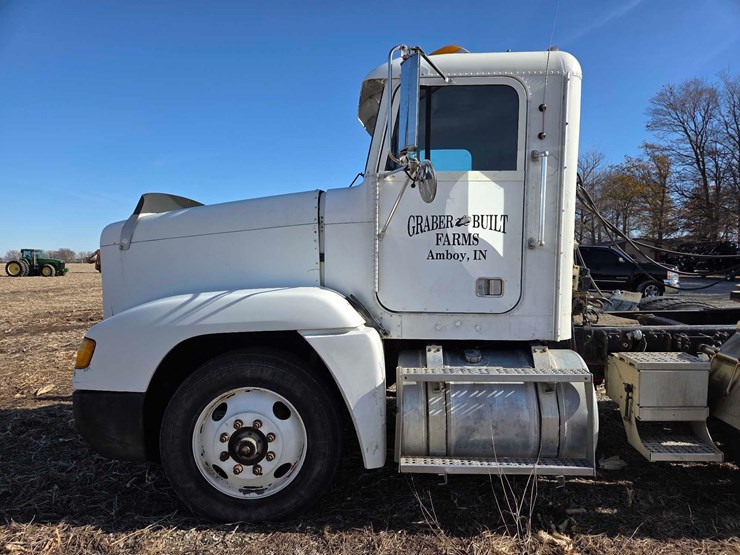 1994-freightliner-semi-image-9