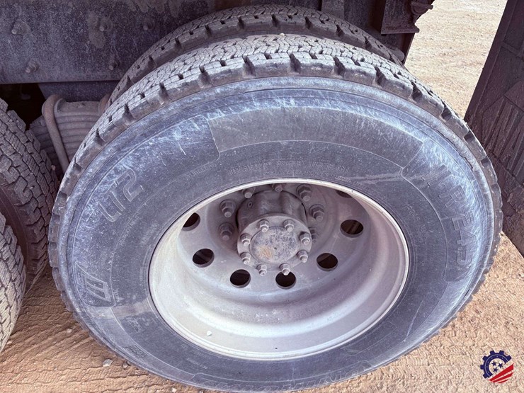 2019-mack-granite-gr64f-image-19