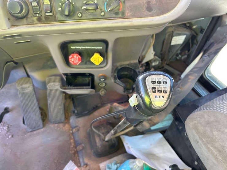 2015-peterbilt-367-image-15