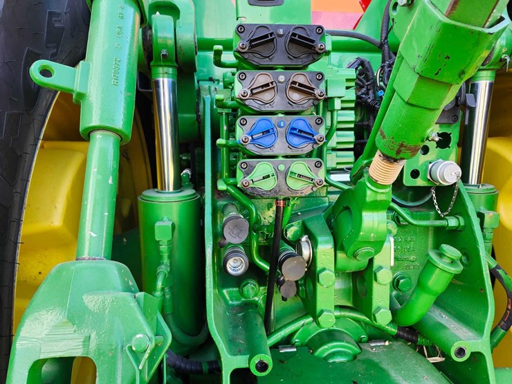 2012-john-deere-8285r-image-9