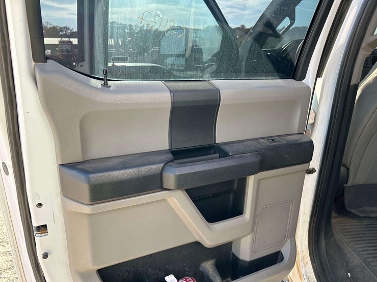 2017-ford-f550-image-19