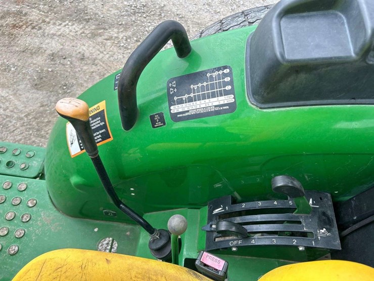 2016-john-deere-5055e-image-14
