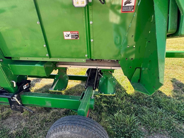 2024-john-deere-c8r-image-11