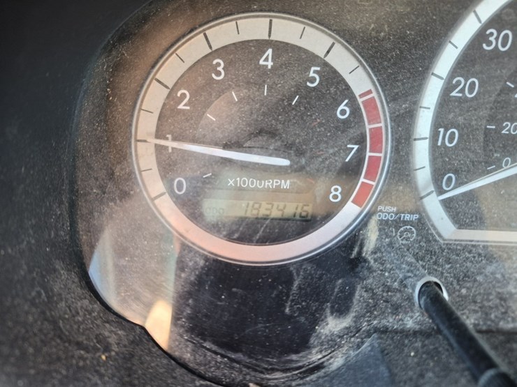 2004-toyota-sienna-image-14