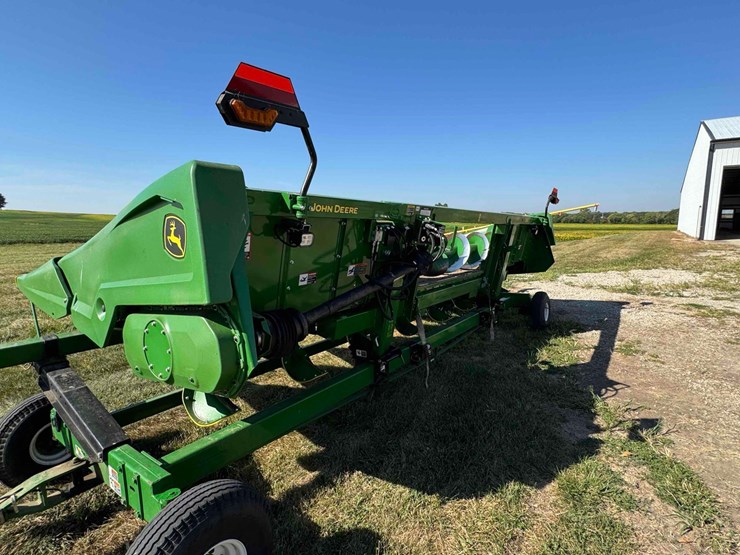 2024-john-deere-c8r-image-8