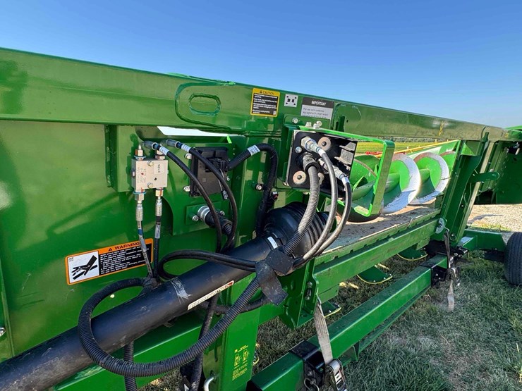 2024-john-deere-c8r-image-6