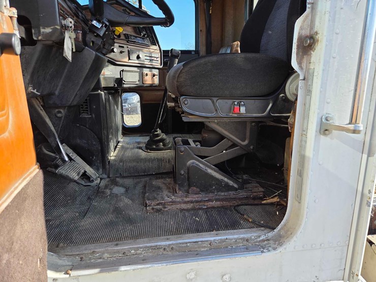 1994-freightliner-semi-image-40